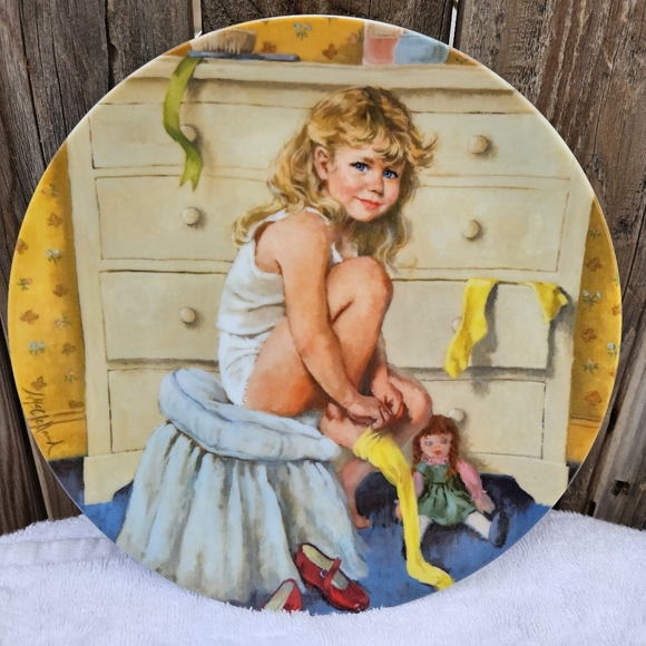 Getting Dressed Decorative Plate with Girl and Doll 1985 - Picture 3 of 15